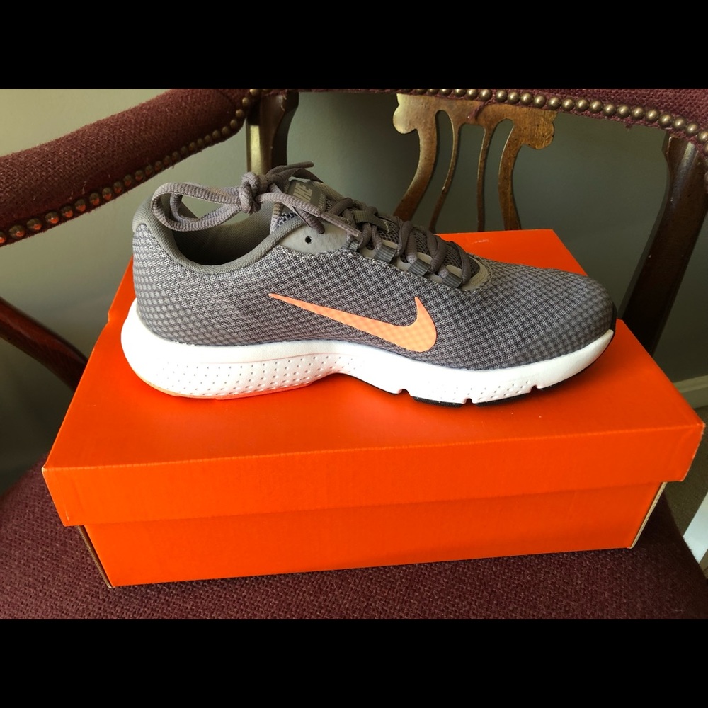 Nike Run All Day women’s size 9